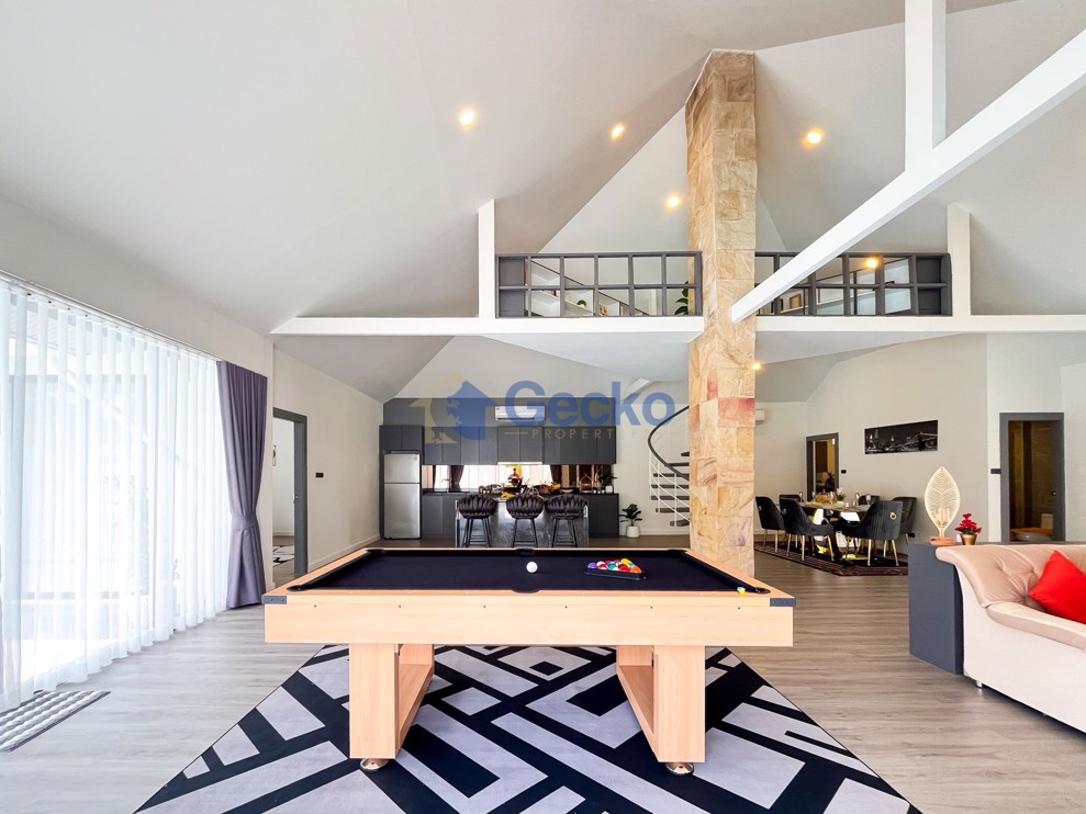 3 Bedrooms House  East Pattaya H012099 (Photo 4)