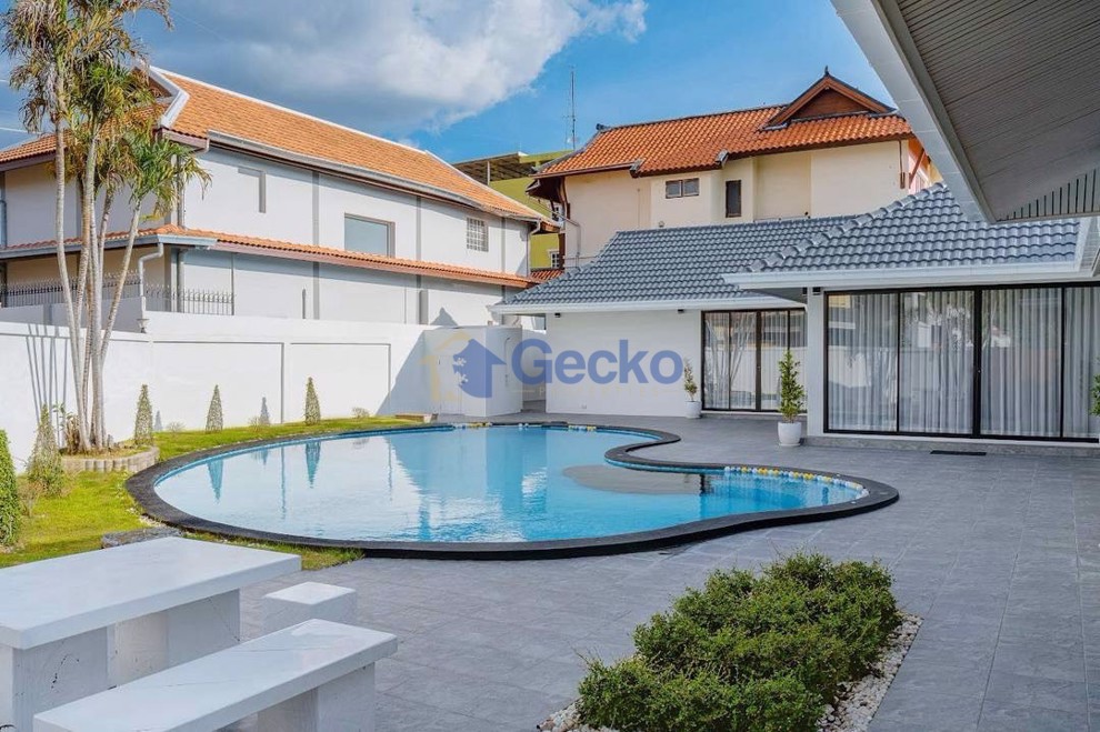 3 Bedrooms House  East Pattaya H012099 (Photo 1)