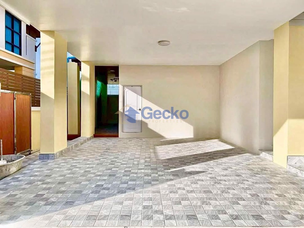 4 ห้องนอน บ้าน in Baan Sirin  พัทยาตะวันออก H012383 (Photo 2)
