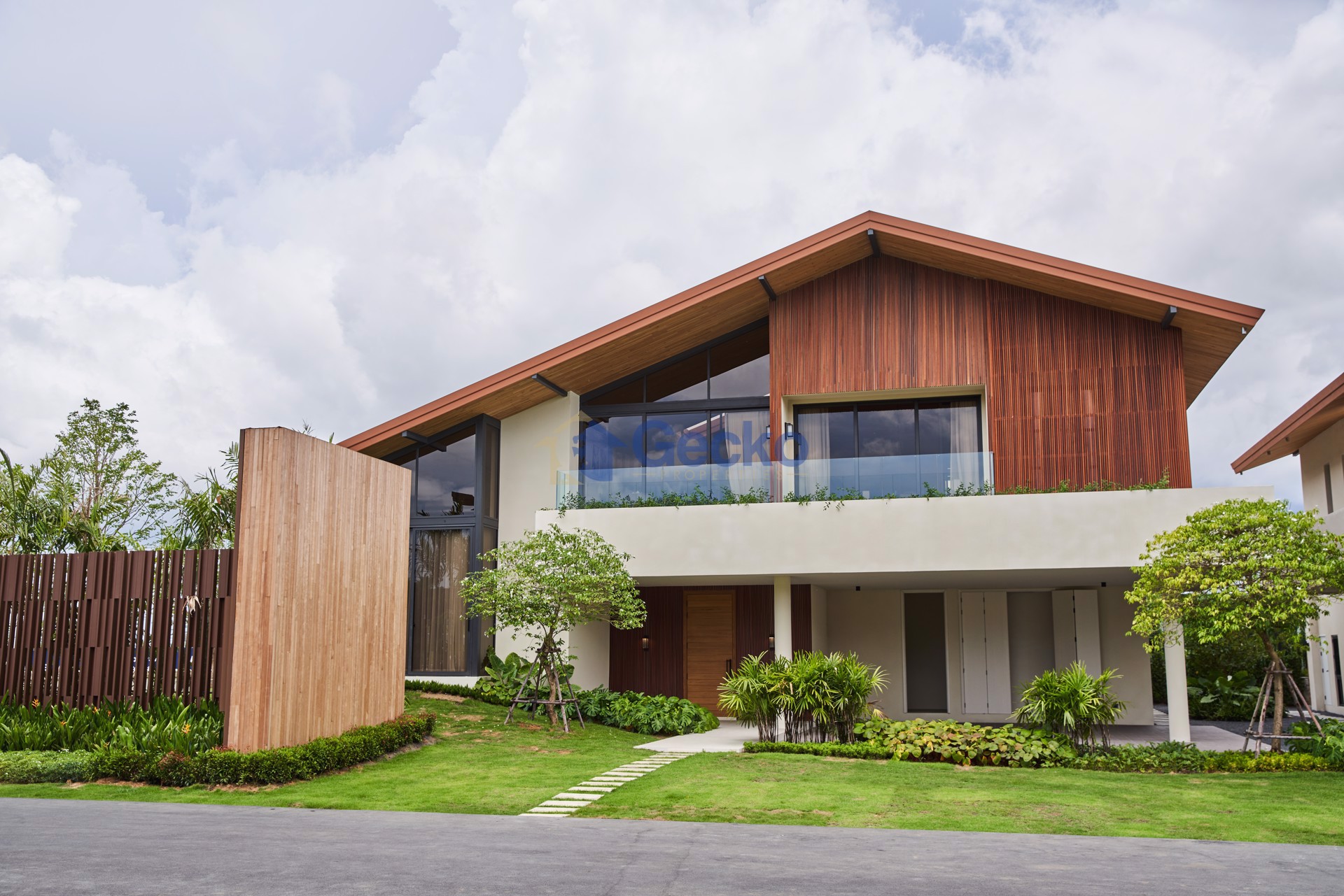 4 Bedrooms House in Wisdom First Residence  East Pattaya H012385