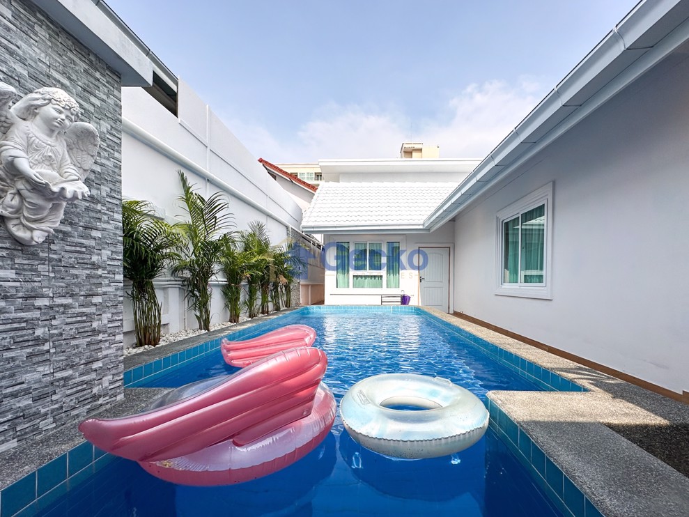 4 Bedrooms House  South Pattaya H012389 (Photo 1)