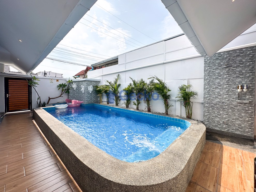 4 Bedrooms House  South Pattaya H012389 (Photo 2)