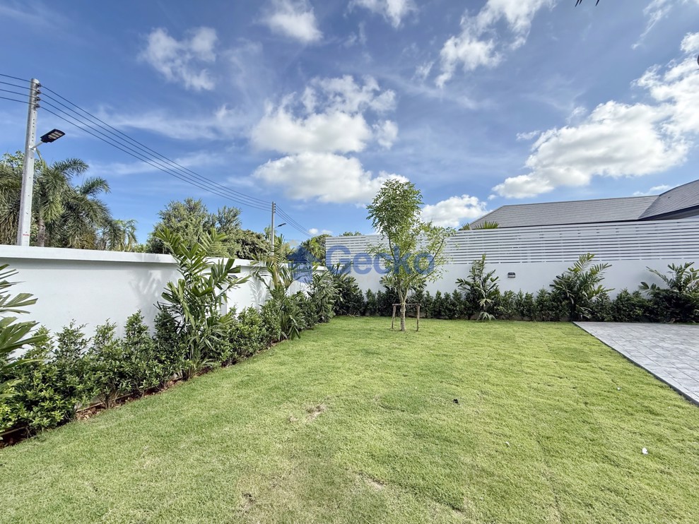 4 Bedrooms House  East Pattaya H012397 (Photo 2)