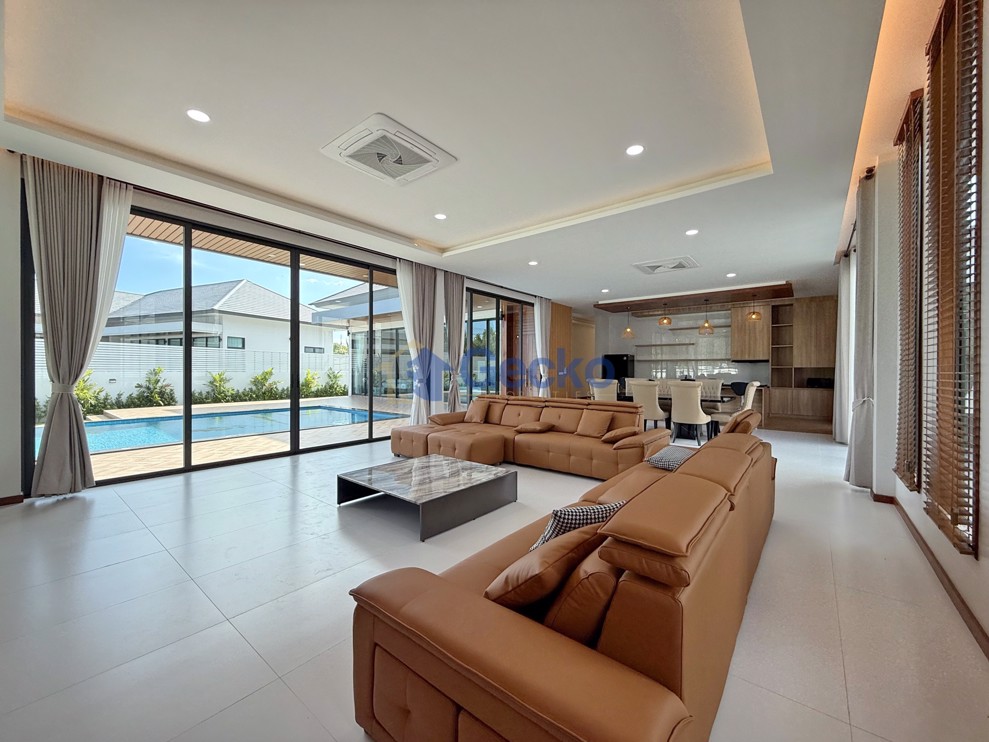 4 Bedrooms House  East Pattaya H012397 (Photo 3)