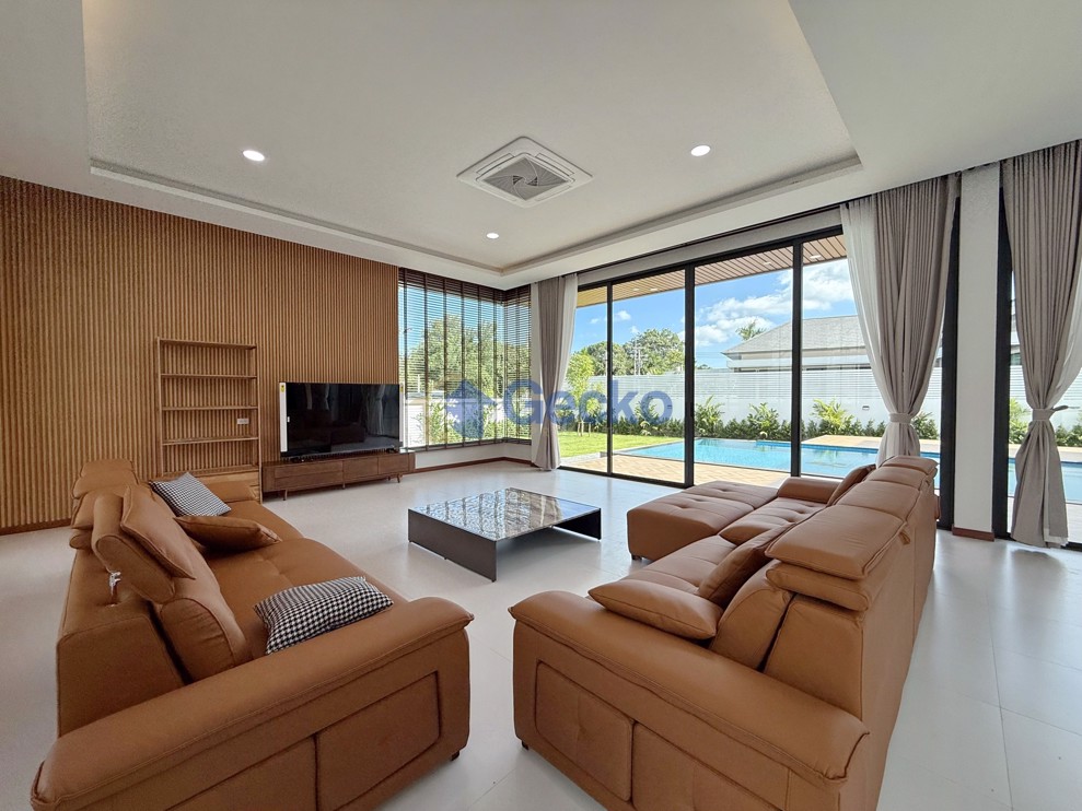 4 Bedrooms House  East Pattaya H012397 (Photo 4)
