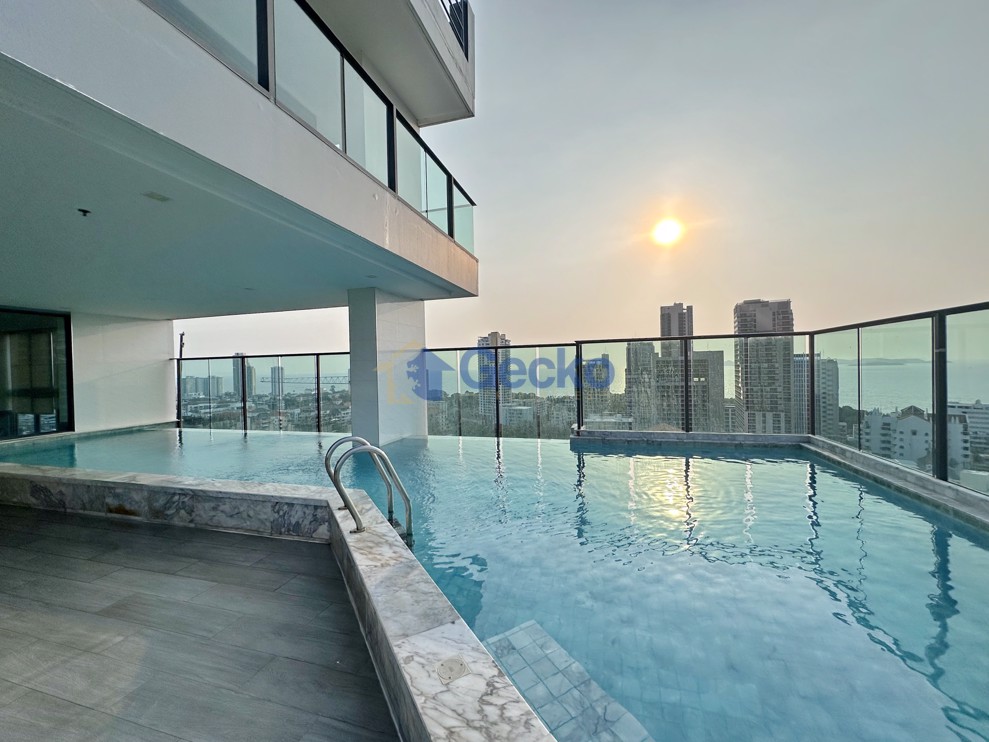 1 Bedroom Condo in The Jewel Pratumnak Pratumnak C012398 (Photo 1)