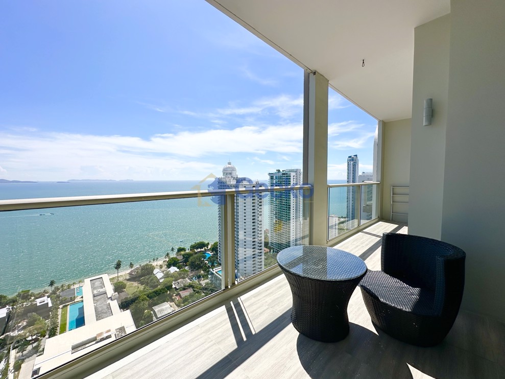 2 Bedrooms Condo in The Riviera Wong Amat Beach Wongamat C012399 (Photo 1)