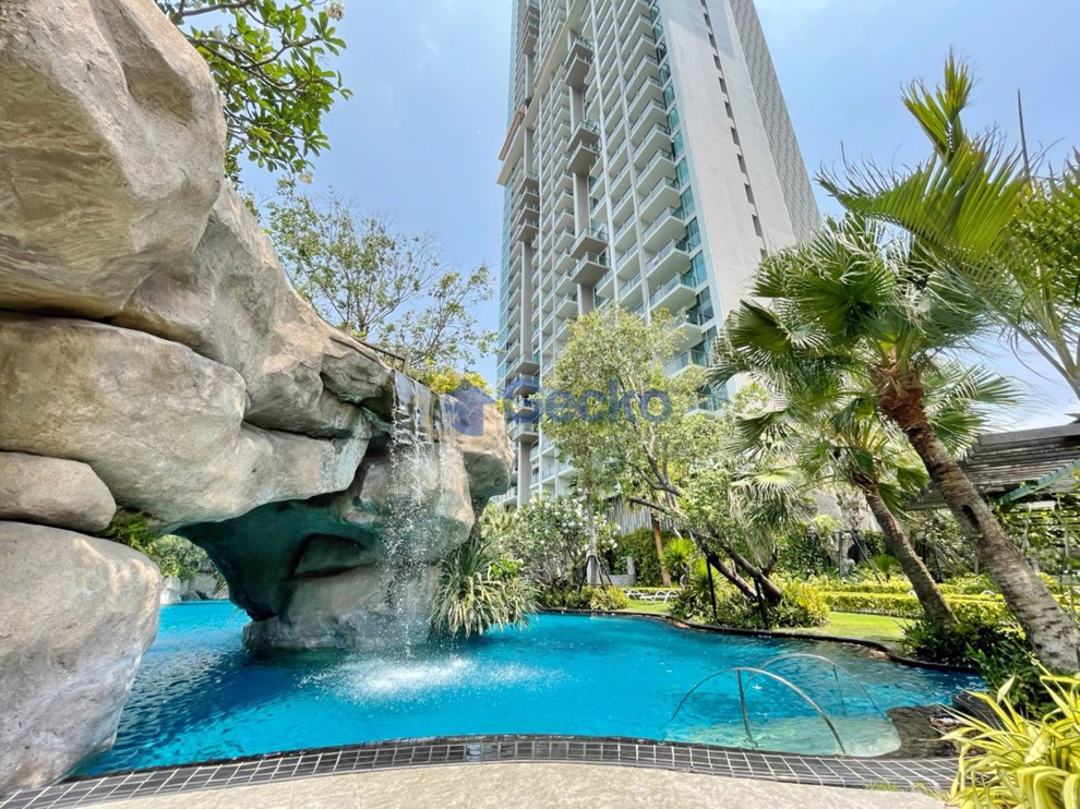 2 Bedrooms Condo in The Riviera Wong Amat Beach Wongamat C012399 (Photo 2)