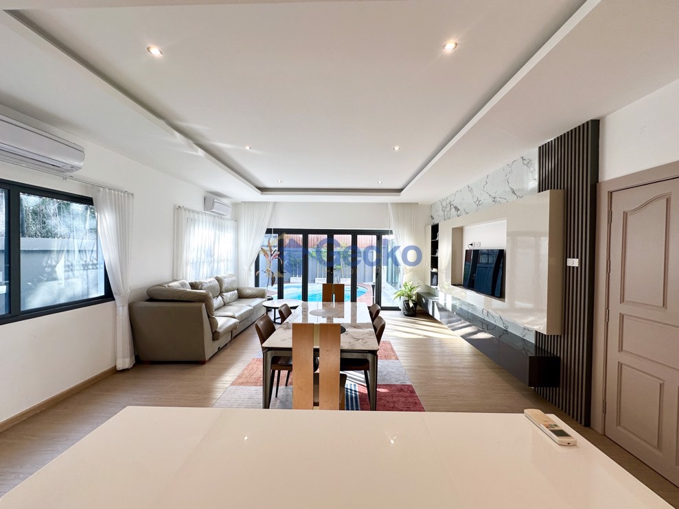 5 ห้องนอน บ้าน in Adare Gardens 3  จอมเทียน H012404 (Photo 4)