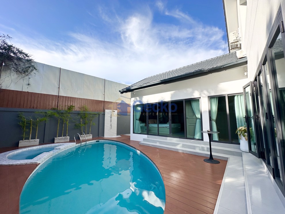 5 ห้องนอน บ้าน in Adare Gardens 3  จอมเทียน H012404 (Photo 1)