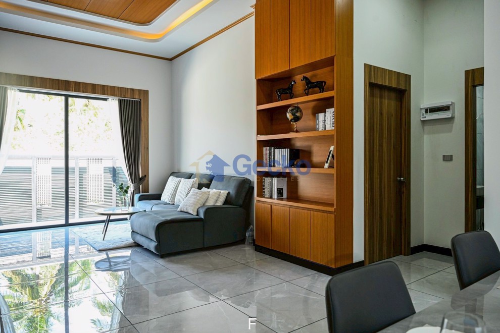 3 ห้องนอน บ้าน  พัทยาตะวันออก H012405 (Photo 2)