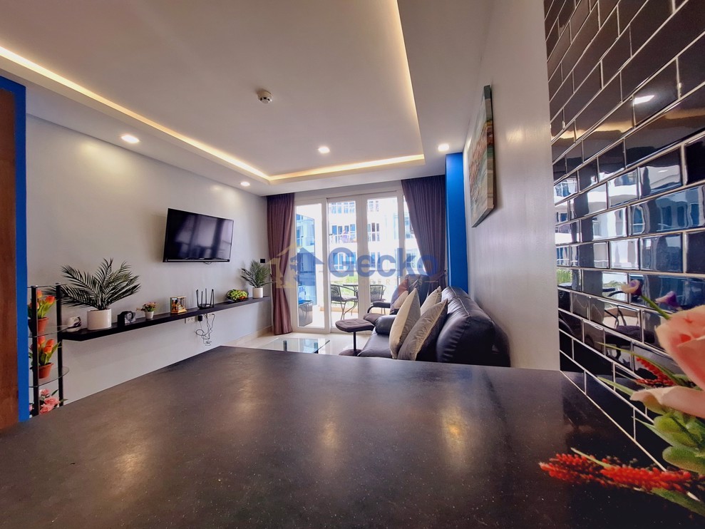 1 Bedroom Condo in Grand Avenue Central Pattaya C012402 (Photo 1)