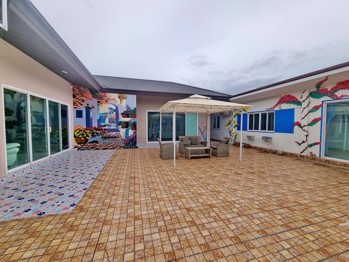 5 Bedrooms House in Baan Pattaya 5  Huay Yai H012410