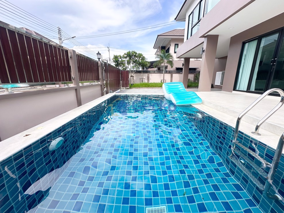 4 Bedrooms House in The Lake  Huay Yai H012413 (Photo 1)