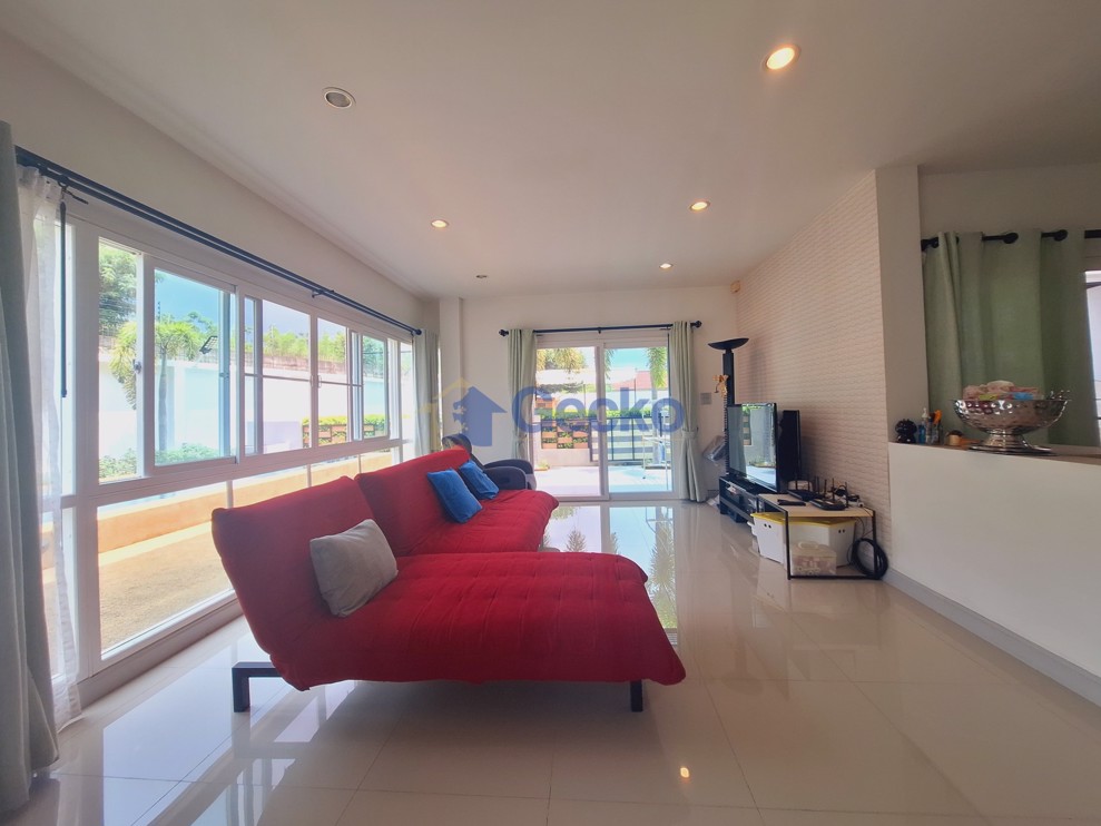 3 ห้องนอน บ้าน in Patta Village  พัทยาตะวันออก H012415 (Photo 2)