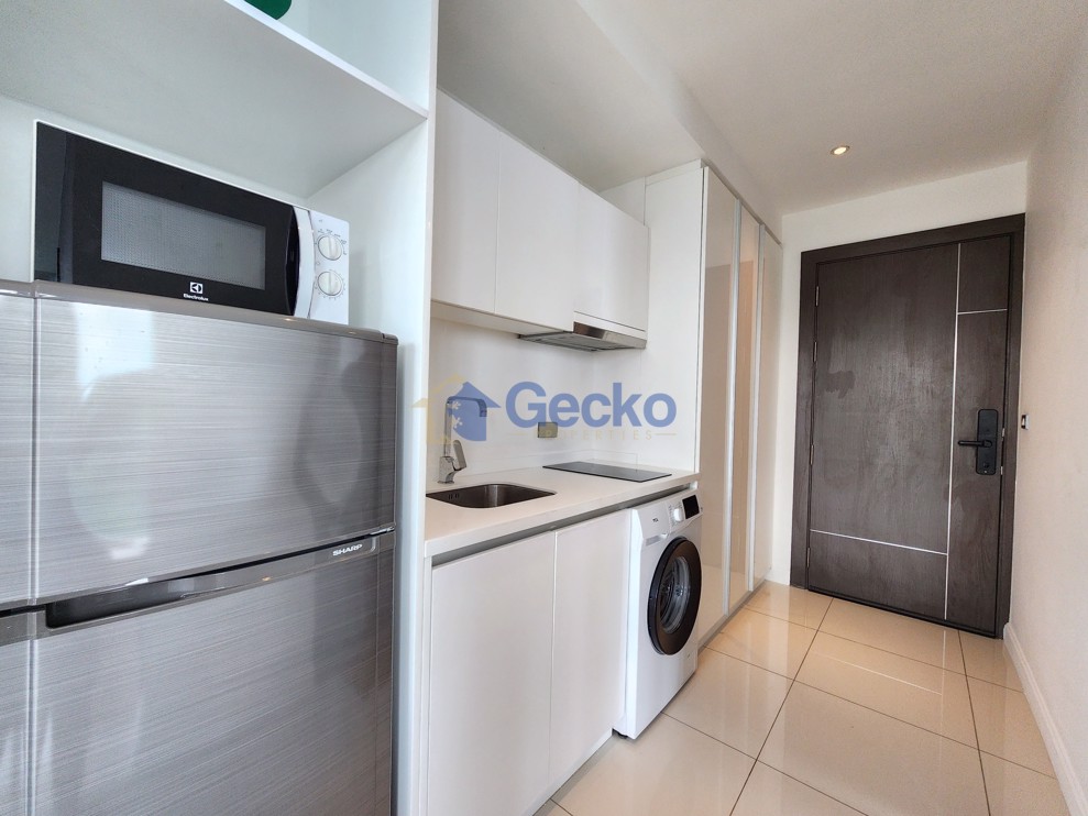 1 Bedroom Condo in The Point Pratumnak C012416 (Photo 4)