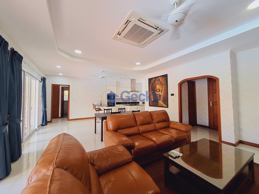 3 Bedrooms House  Wongamat H011132 (Photo 4)