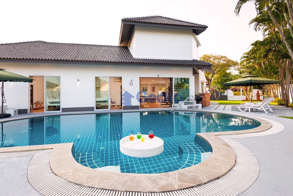 4 Bedrooms House in Villa Med  East Pattaya H012446 (Photo 2)