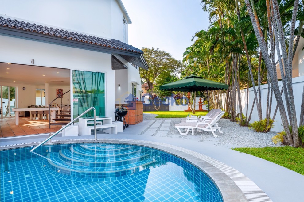 4 Bedrooms House in Villa Med  East Pattaya H012446 (Photo 1)