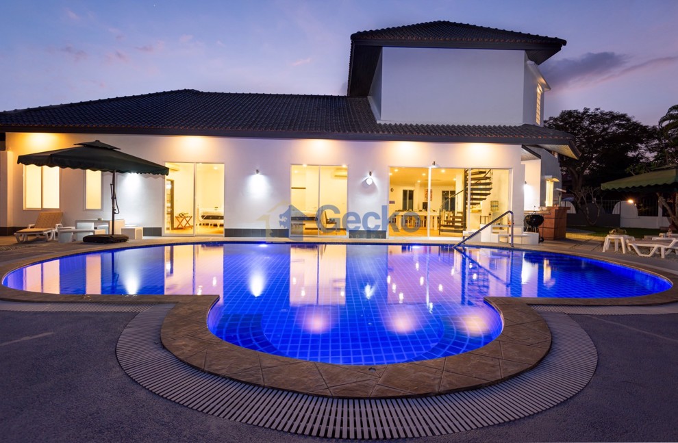 4 Bedrooms House in Villa Med  East Pattaya H012446 (Photo 4)