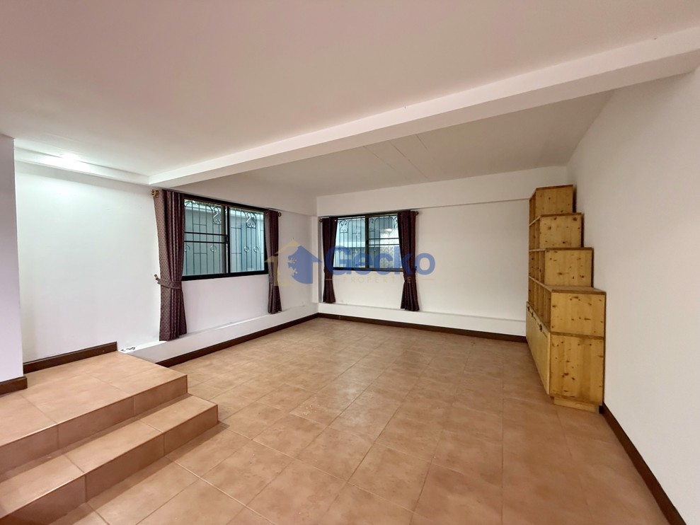 4 ห้องนอน บ้าน in Siam Place  พัทยาตะวันออก H012457 (Photo 3)