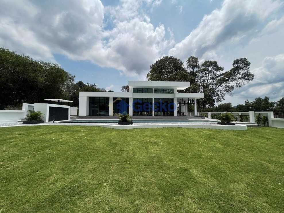 4 Bedrooms House in Phoenix Gold Golf & Country Club  Huay Yai H012468 (Photo 2)