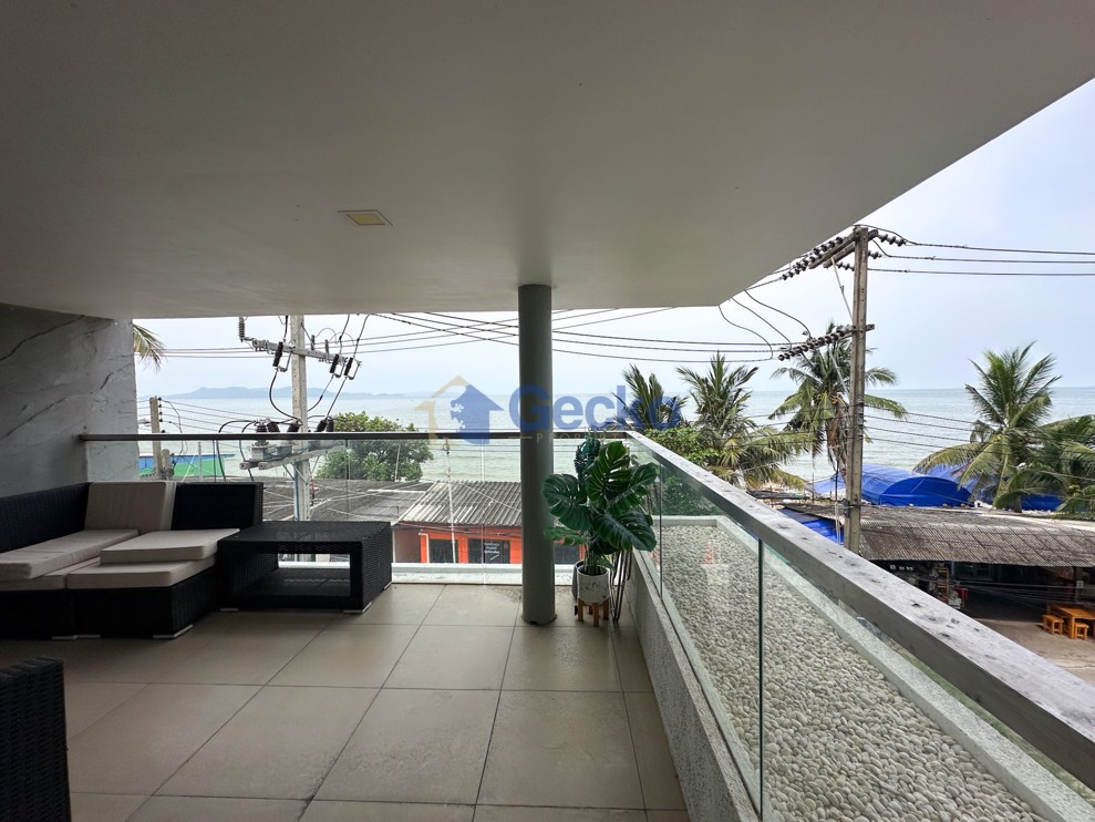 2 Bedrooms Condo in Waters Edge Na Jomtien C012469 (Photo 3)