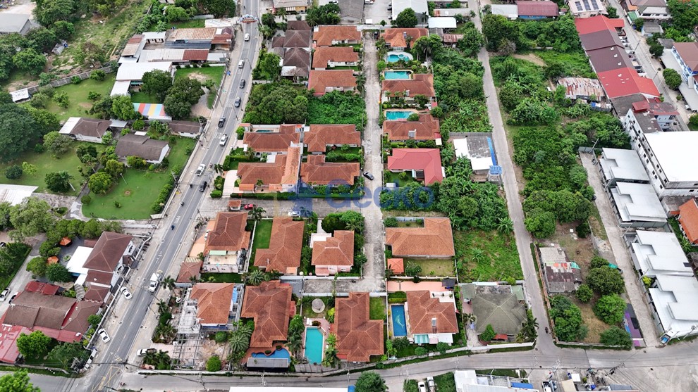 4 Bedrooms House in Supanuch Village   East Pattaya H012487 (Photo 2)