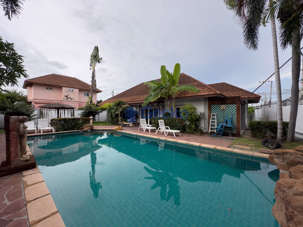 4 Bedrooms House in Supanuch Village   East Pattaya H012487 (Photo 4)