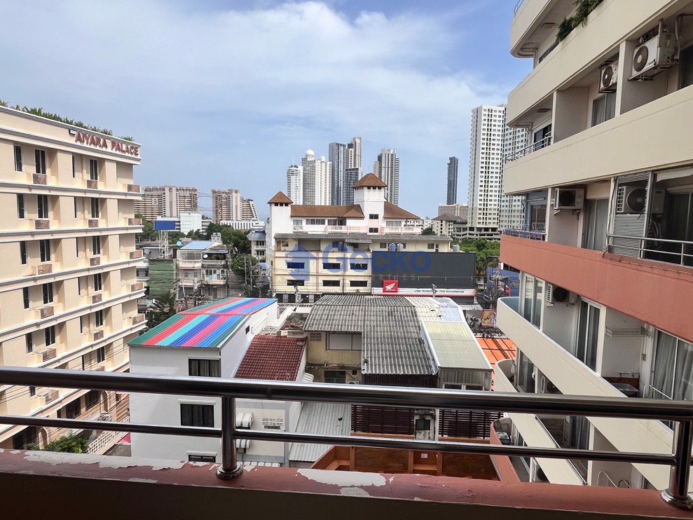 1 Bedroom Condo in Golden Pattaya Condominium Na Kluea C012492 (Photo 2)