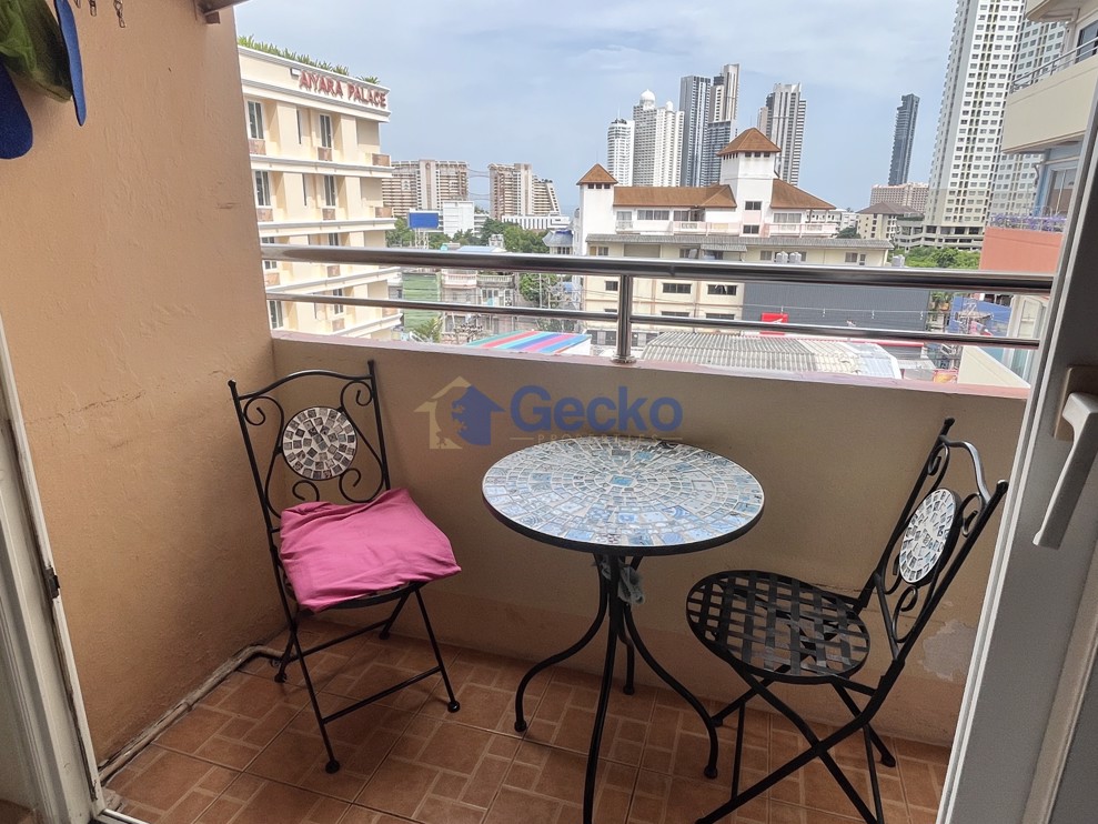 1 Bedroom Condo in Golden Pattaya Condominium Na Kluea C012492 (Photo 3)
