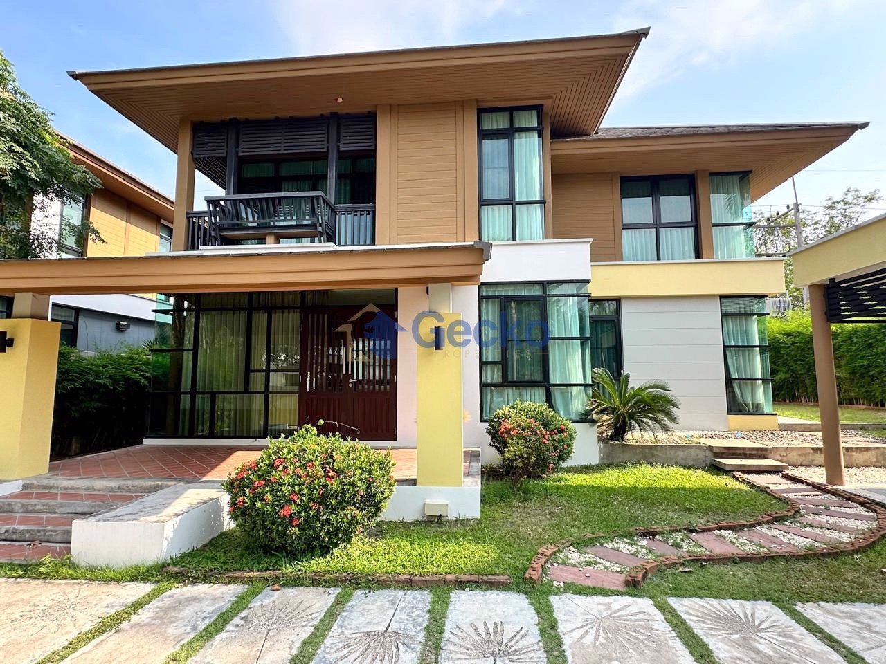 4 Bedrooms House in Horseshoe Point, The Village  East Pattaya H012496