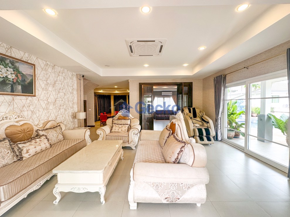 5 Bedrooms House in Central Park Hillside Village  East Pattaya H011353 (Photo 3)