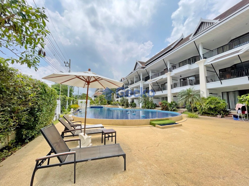3 Bedrooms Condo in Sunrise Beach Resort and Residence Na Jomtien C012514 (Photo 1)