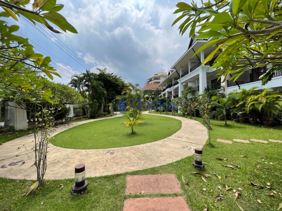 3 Bedrooms Condo in Sunrise Beach Resort and Residence Na Jomtien C012514 (Photo 2)