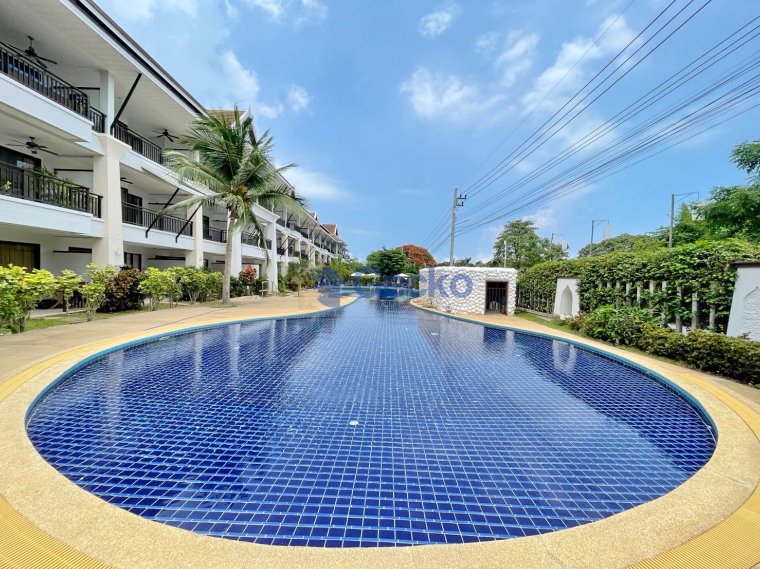 3 Bedrooms Condo in Sunrise Beach Resort and Residence Na Jomtien C012514