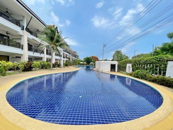 3 Bedrooms Condo in Sunrise Beach Resort and Residence Na Jomtien C012514