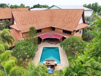 4 Bedrooms House in Lanna Villa  East Pattaya H012526