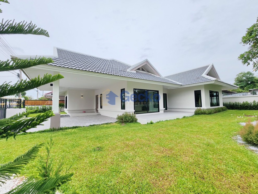 3 ห้องนอน บ้าน in ยูโรเปี้ยน ไทย เฮ้าส์ วิลเลจ  พัทยาตะวันออก H012527 (Photo 1)