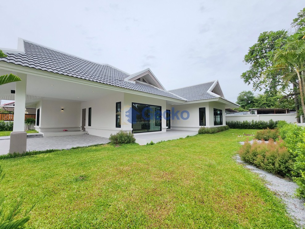 3 ห้องนอน บ้าน in ยูโรเปี้ยน ไทย เฮ้าส์ วิลเลจ  พัทยาตะวันออก H012527 (Cover Photo)