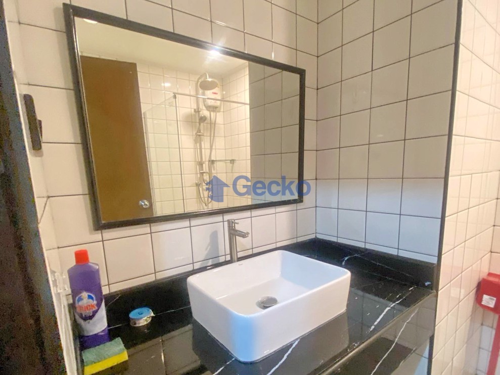 Studio Condo in Pattaya Hill Resort Pratumnak C012533 (Photo 3)