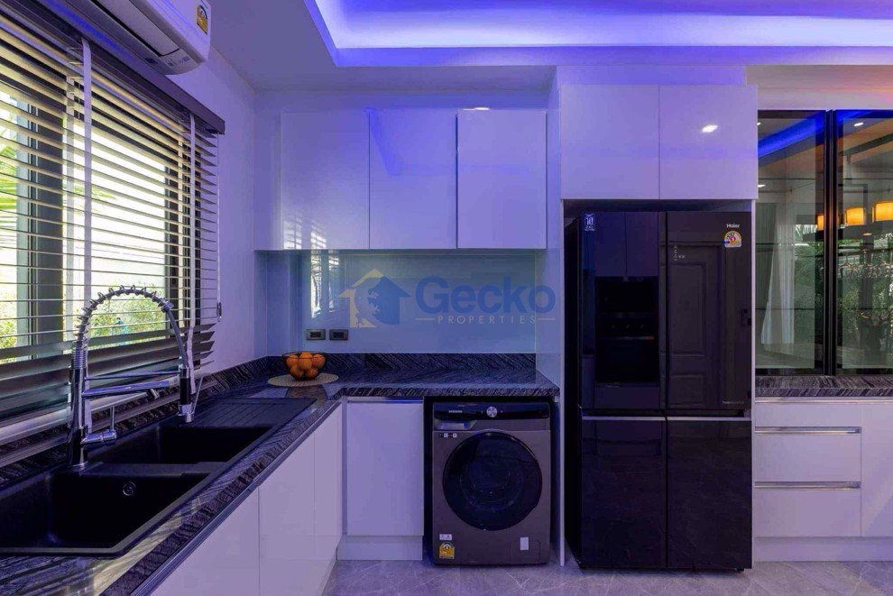 5 ห้องนอน บ้าน in View Point Villa Jomtien  จอมเทียน H012546 (Photo 2)