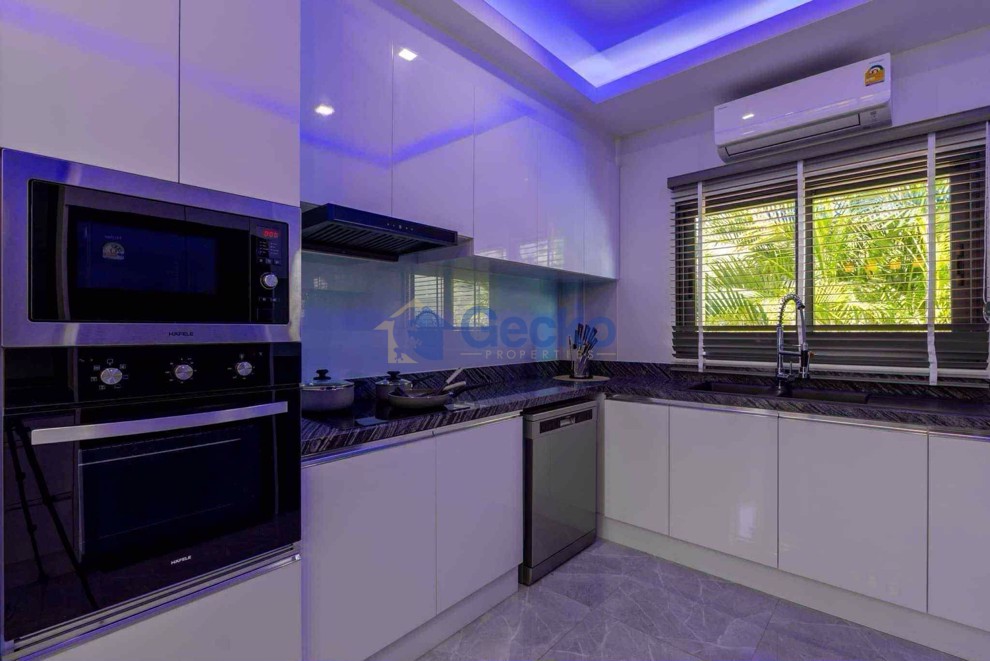 5 ห้องนอน บ้าน in View Point Villa Jomtien  จอมเทียน H012546 (Photo 3)