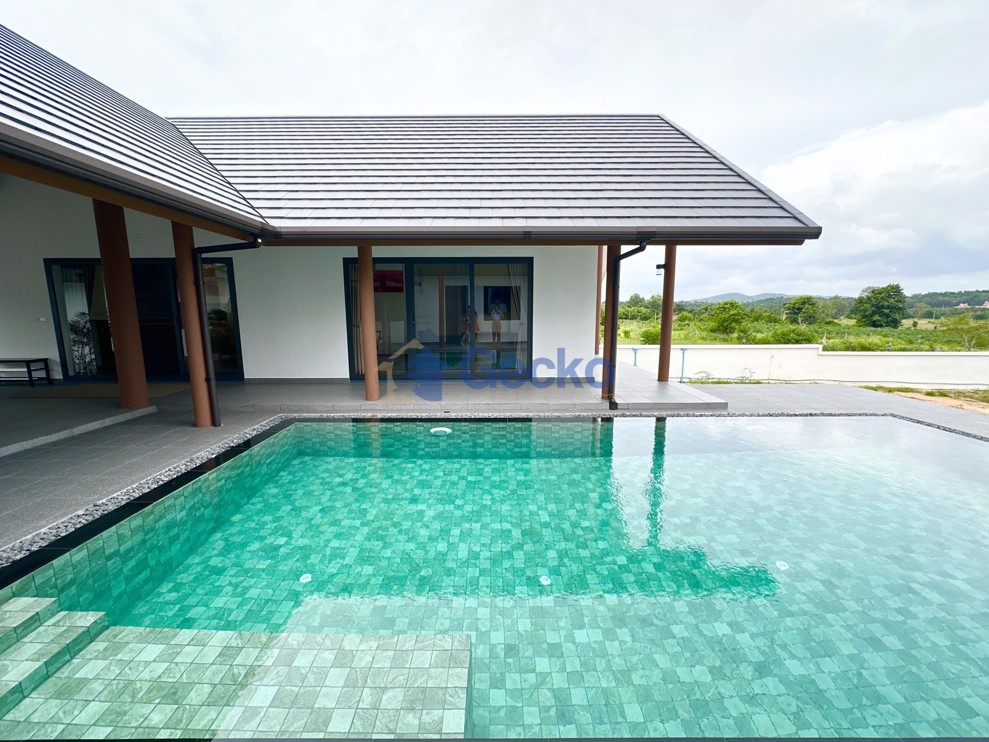5 ห้องนอน บ้าน  พัทยาตะวันออก H012550 (Photo 1)