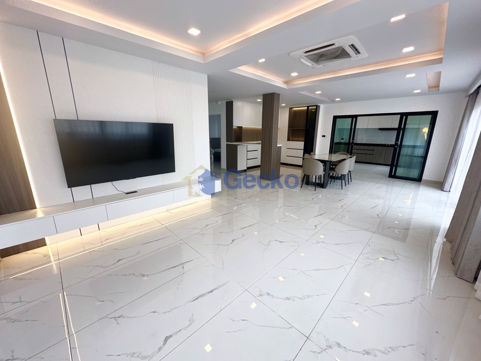 6 Bedrooms House in Chokchai village 9  East Pattaya H012551 (Photo 3)