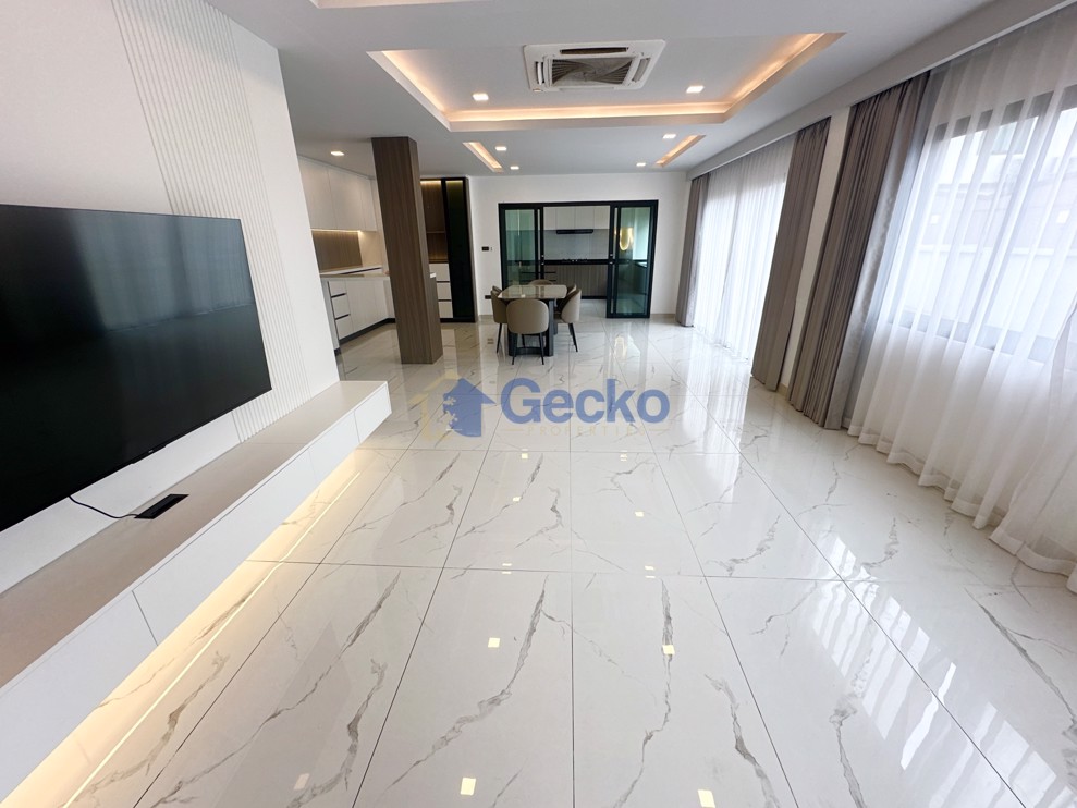 6 Bedrooms House in Chokchai village 9  East Pattaya H012551 (Photo 4)