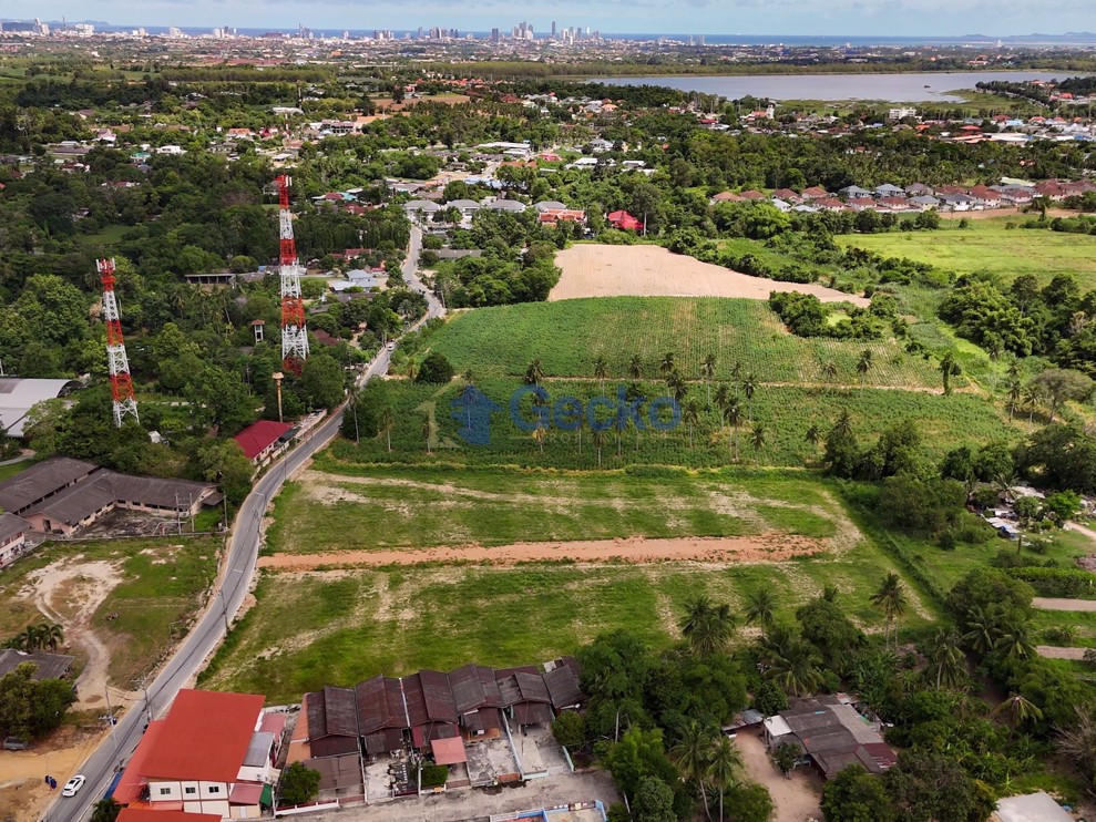 Land available in East Pattaya L012559 (Photo 1)