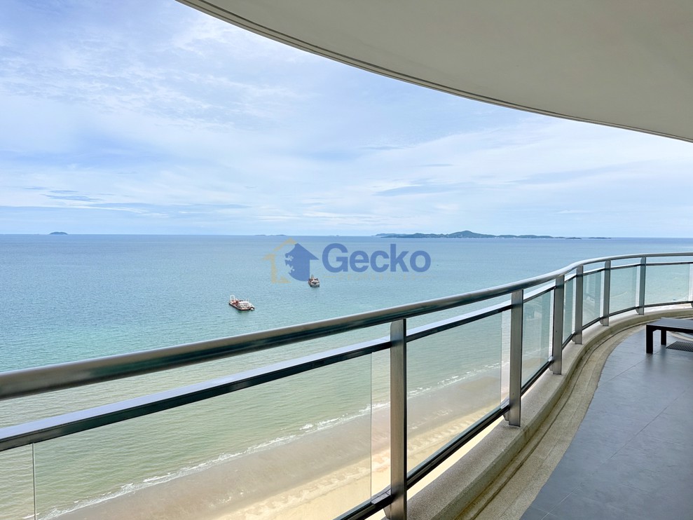 4 Bedrooms Condo in Reflection Jomtien C012562 (Photo 1)