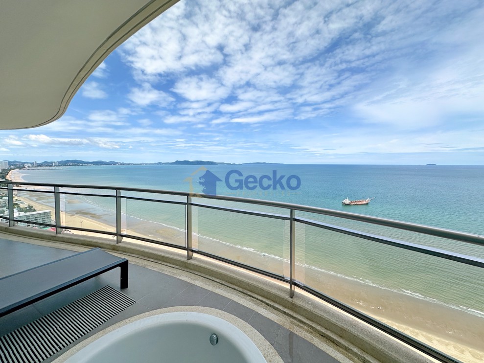 4 Bedrooms Condo in Reflection Jomtien C012562 (Photo 2)
