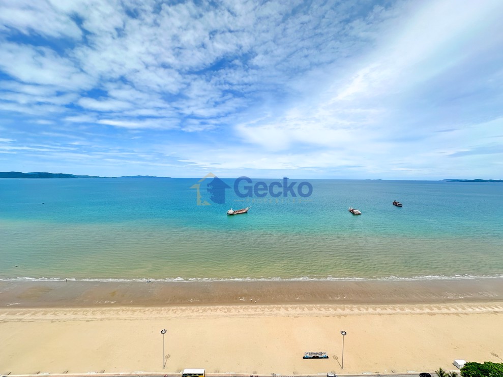 4 Bedrooms Condo in Reflection Jomtien C012562 (Photo 4)